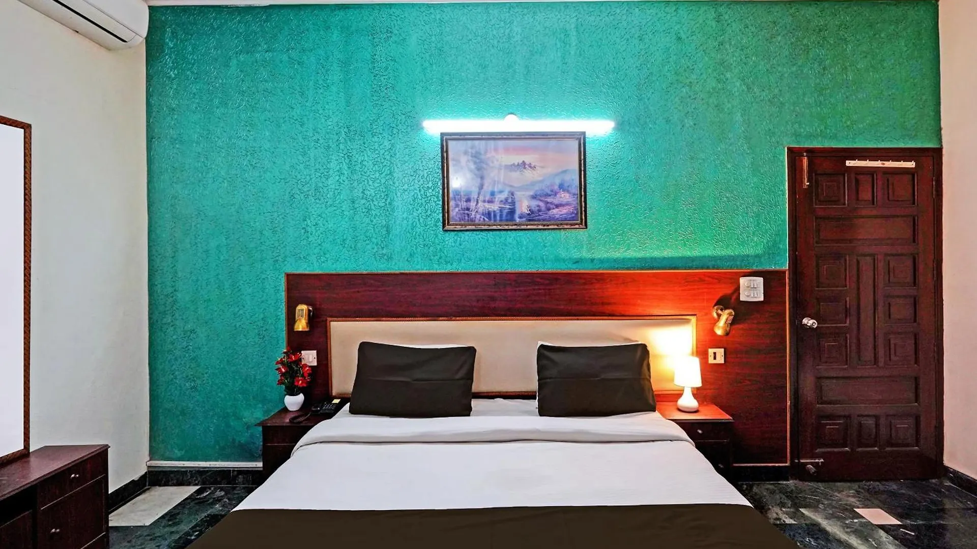 Hotel O Primero Near Aravali Biodiversity Park Gurgaon