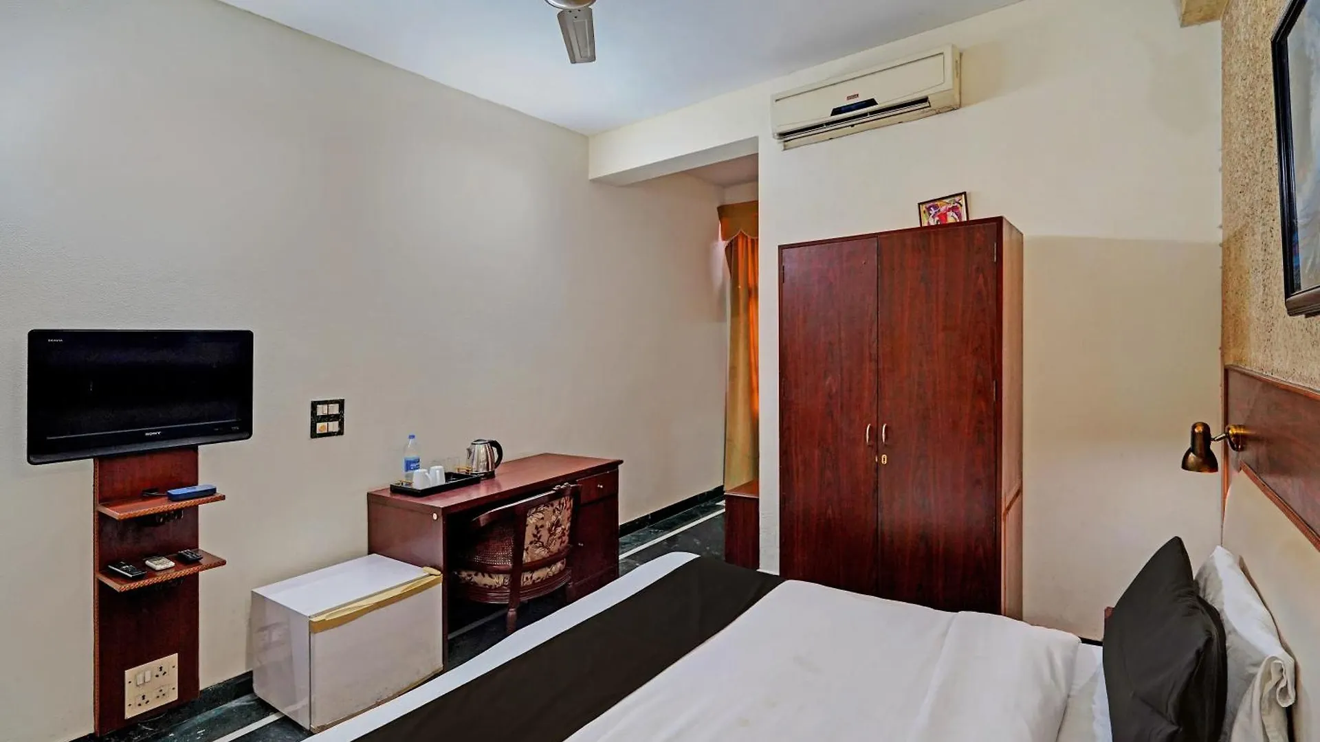 Hotel O Primero Near Aravali Biodiversity Park Gurgaon