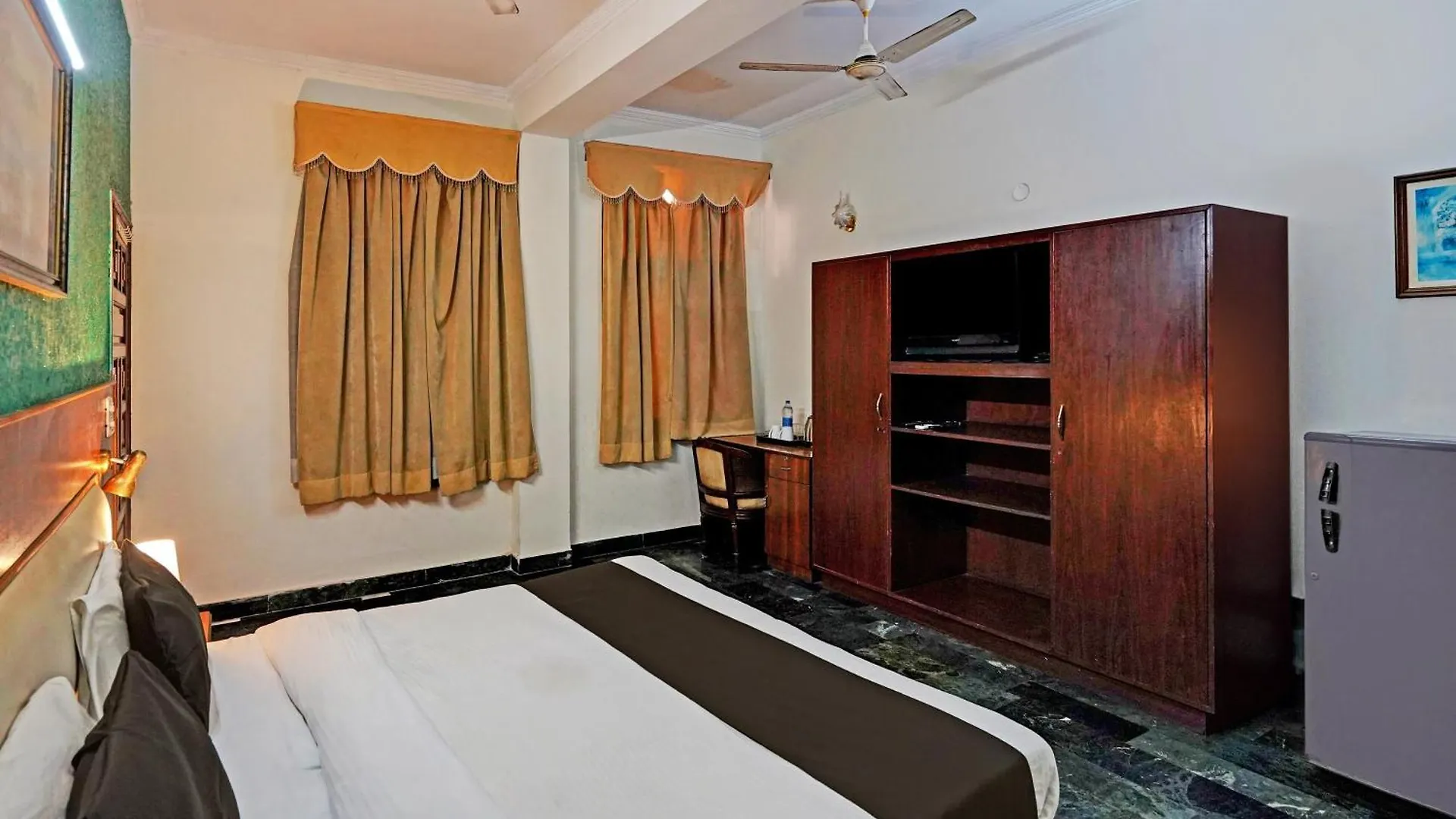 Hotel O Primero Near Aravali Biodiversity Park Gurgaon