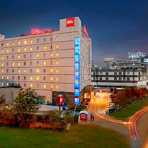 ホテル Ibis Golf Course Road - An Accor Brand